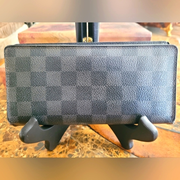 LOUIS VUITTON GRAPHITE LONG Wallet - Picture 2 of 9